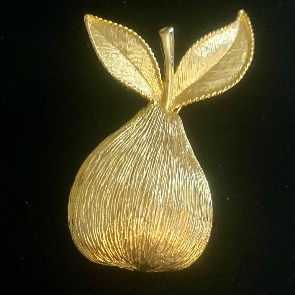 VINTAGE Signed Emmons Gold Tone Pear Fruit Brooch | 2.25”